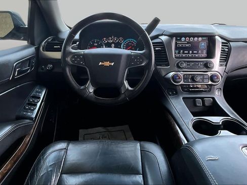 Used 2017 Chevrolet Suburban LT RWD image 6