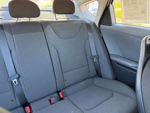 Used 2025 Kia K4 LXS image 38