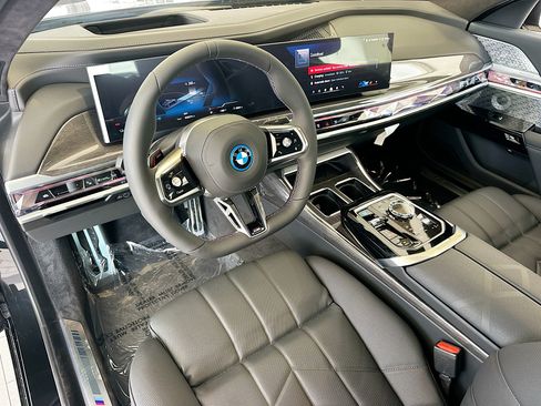 New 2026 BMW i7 M70 AWD/4WD image 9