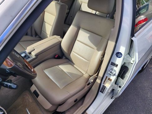Used 2010 Mercedes-Benz E 350 Sedan image 10