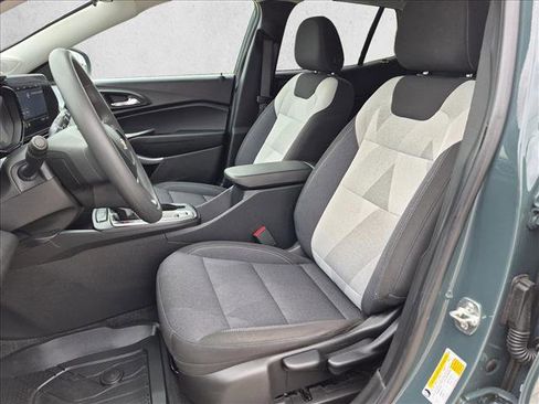 Used 2025 Chevrolet Trax LS w/ LS Convenience Package FWD image 15