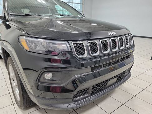 Used 2023 Jeep Compass Latitude AWD/4WD image 22