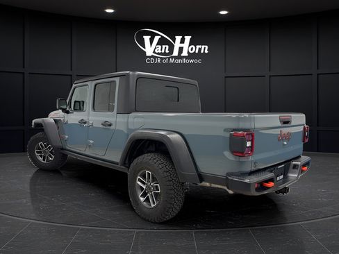 Used 2024 Jeep Gladiator Mojave w/ Technology Group AWD/4WD image 5