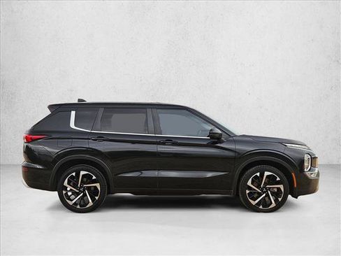 Used 2023 Mitsubishi Outlander SE FWD image 4