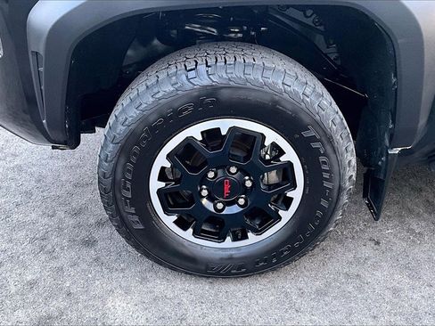 Used 2024 Toyota Tacoma TRD Off-Road image 9