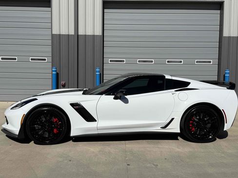 Used 2016 Chevrolet Corvette Z06 w/ 3LZ Preferred Equipment Group image 12