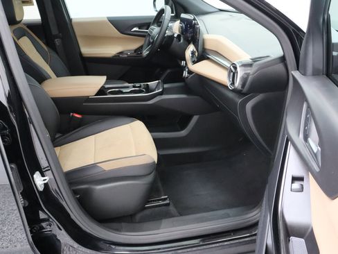 Used 2025 Chevrolet Equinox ACTIV FWD image 38