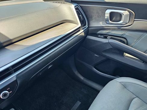 Certified 2024 Kia Sorento SX Prestige w/ Sage Leather Package AWD/4WD image 28