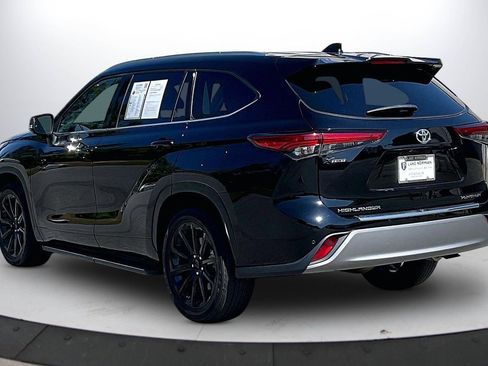Used 2023 Toyota Highlander Platinum FWD image 7