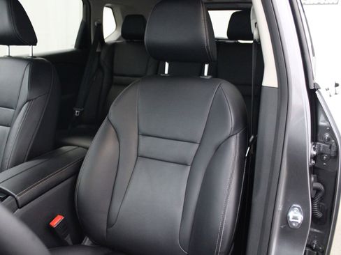 Used 2024 Nissan Rogue SL AWD/4WD image 16