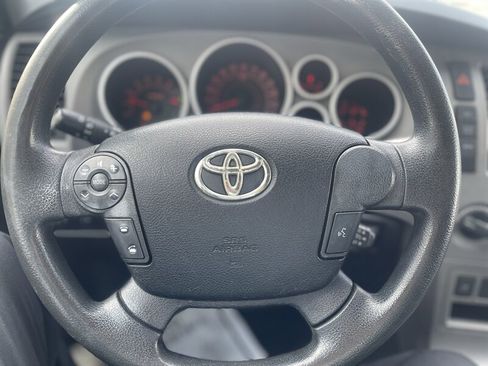 Used 2011 Toyota Tundra 4x4 CrewMax image 16