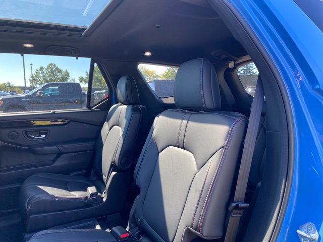 Used 2023 Honda Pilot TrailSport image 3