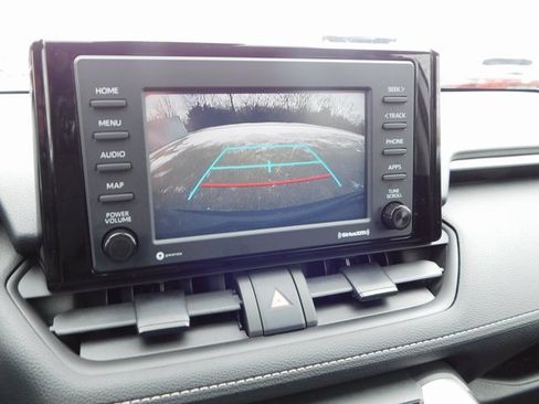 Used 2022 Toyota RAV4 LE image 32