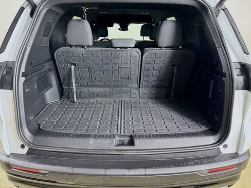 Used 2024 Chevrolet Traverse LT w/ Midnight/Sport Edition image 20