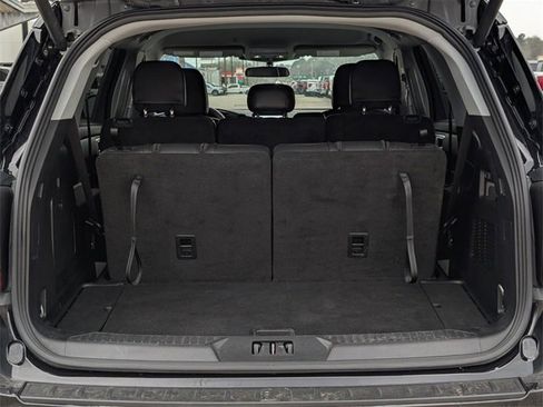 Used 2024 Ford Explorer XLT w/ Equipment Group 202A image 9