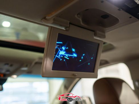 Used 2018 Cadillac Escalade ESV Premium Luxury image 24