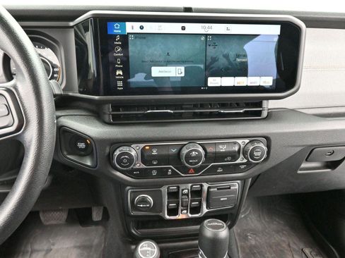 Used 2024 Jeep Gladiator Sport AWD/4WD image 18