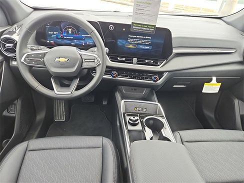 New 2026 Chevrolet Equinox LT w/ Convenience Package II image 8