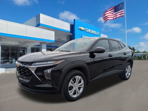 Used 2025 Chevrolet Trax LS image 8