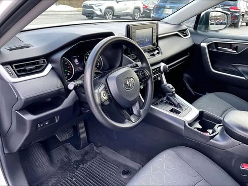 Used 2021 Toyota RAV4 XLE image 8