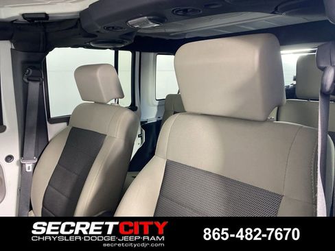 Used 2010 Jeep Wrangler Unlimited Sahara w/ Trailer Tow Group image 10