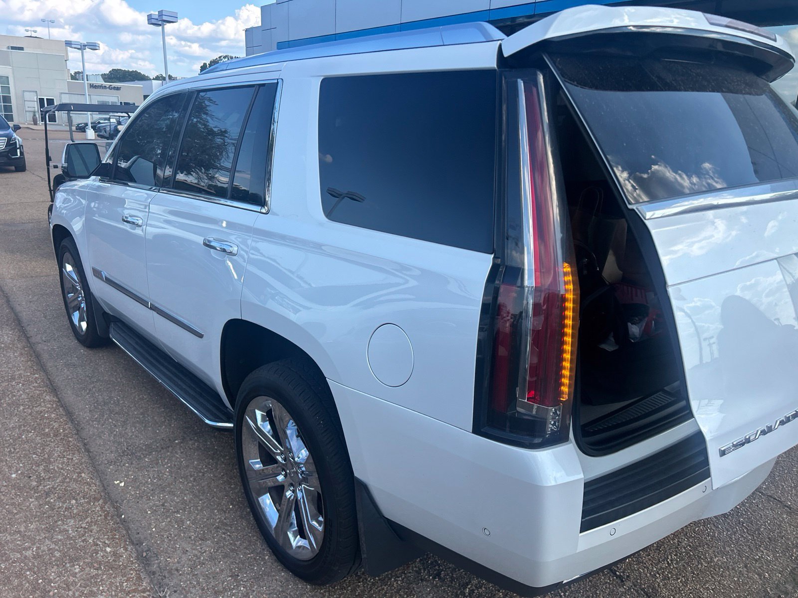 Used 2019 Cadillac Escalade Luxury AWD/4WD image 6