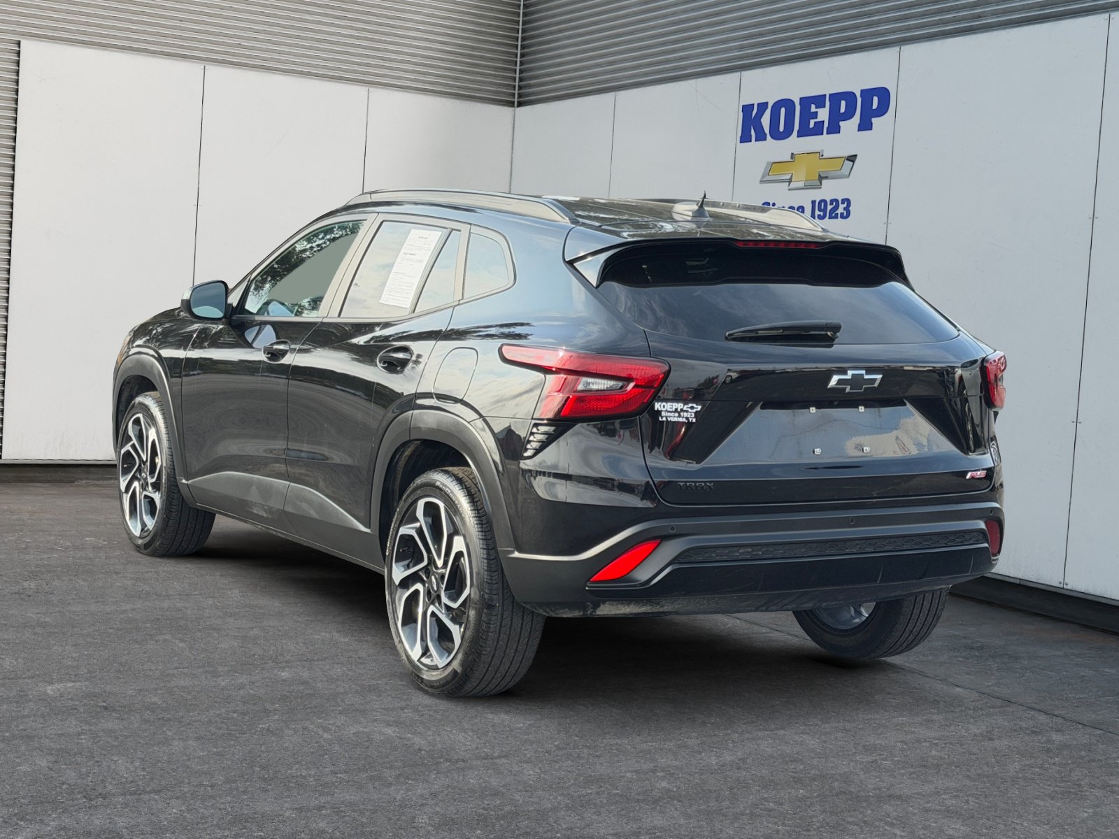 Used 2025 Chevrolet Trax RS w/ Driver Confidence Package FWD image 3