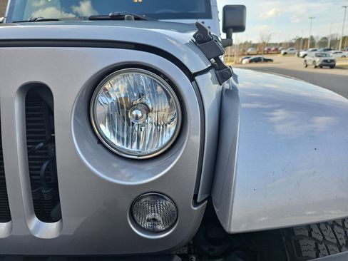 Used 2015 Jeep Wrangler Unlimited Sahara w/ Dual Top Group image 26