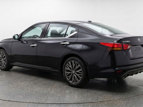 Used 2025 Nissan Altima 2.5 SV FWD image 6