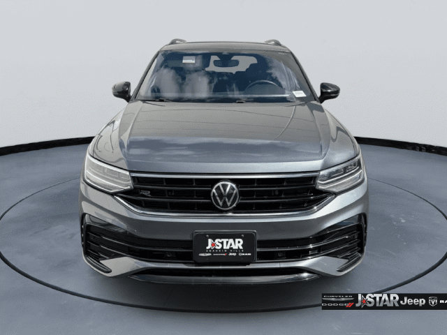 Used 2023 Volkswagen Tiguan SE R-Line FWD image 2