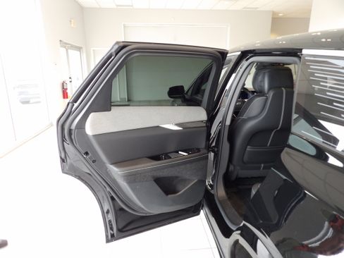 Used 2025 Cadillac Optiq Luxury 2 w/ LPO, Floor Liner Package AWD/4WD image 19