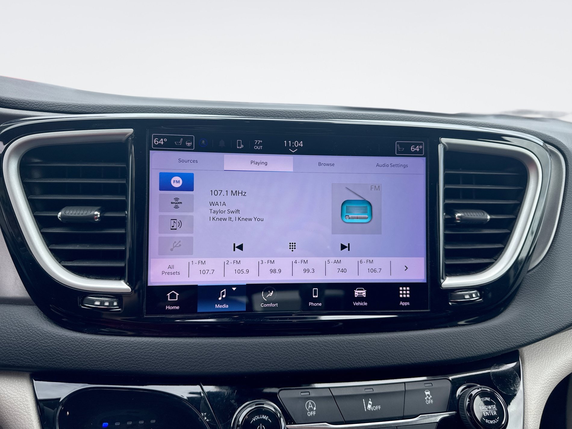 Used 2022 Chrysler Pacifica Touring-L FWD image 18