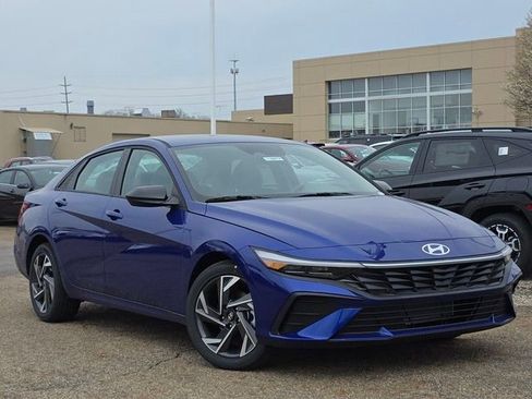 New 2025 Hyundai Elantra Sport image 2