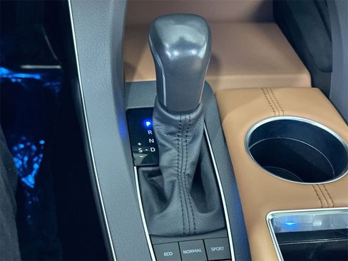 Used 2022 Toyota Avalon Limited image 31