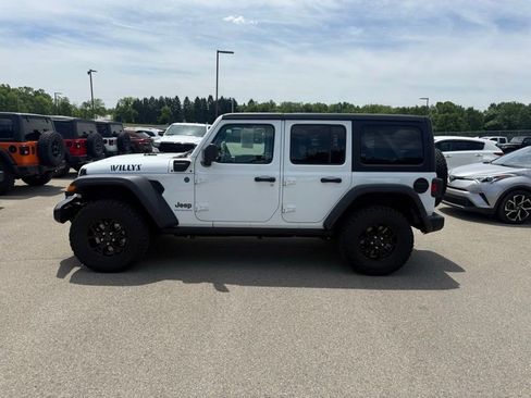 Used 2024 Jeep Wrangler Unlimited AWD/4WD image 9