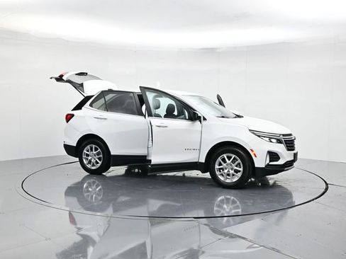 Used 2022 Chevrolet Equinox LT image 43