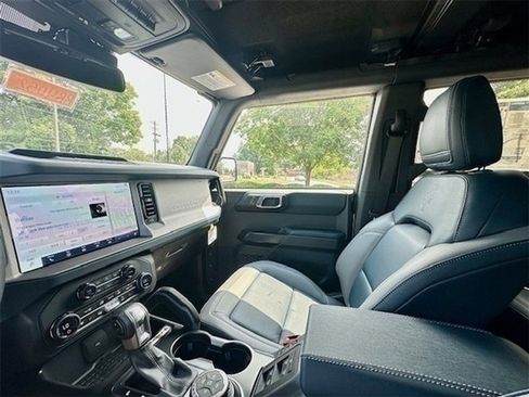 New 2024 Ford Bronco Outer Banks w/ Sasquatch Package image 21