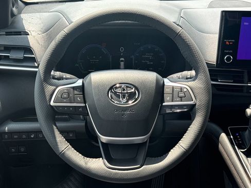 New 2026 Toyota Sienna Platinum AWD/4WD image 17