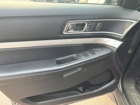 Used 2017 Ford Explorer XLT AWD/4WD image 17