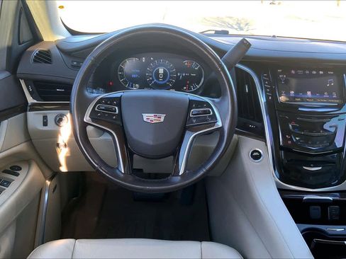 Used 2017 Cadillac Escalade Premium Luxury image 5