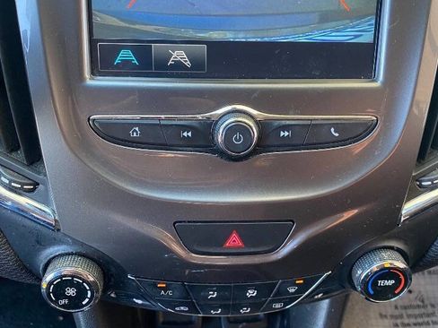 Used 2017 Chevrolet Cruze LT w/ Convenience Package image 20