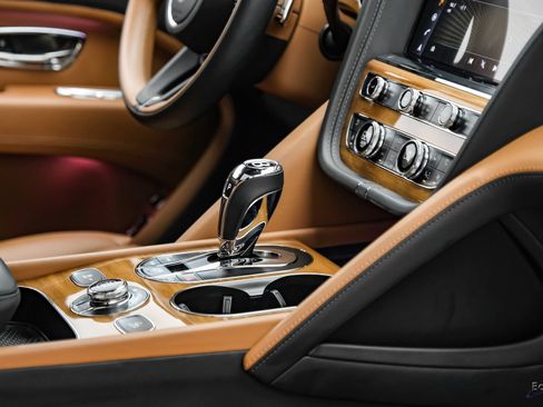 Used 2023 Bentley Bentayga Extended Wheelbase AWD/4WD image 49