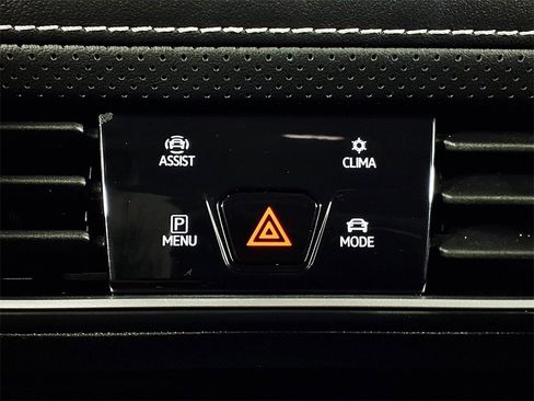 Used 2024 Volkswagen Atlas SE image 21