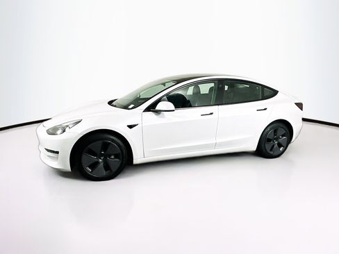 Used 2023 Tesla Model 3 Standard Range image 4