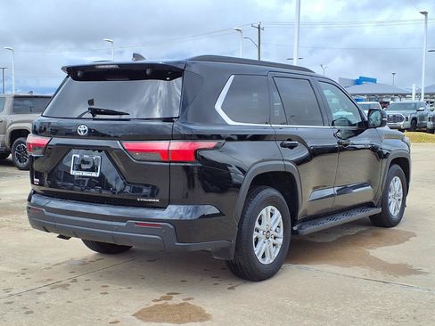 Used 2025 Toyota Sequoia SR5 AWD/4WD image 9