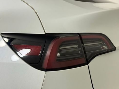 Used 2023 Tesla Model Y Long Range AWD/4WD image 11