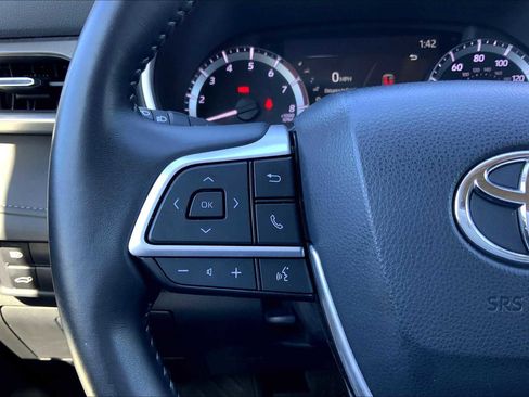 Certified 2023 Toyota Highlander XLE image 20