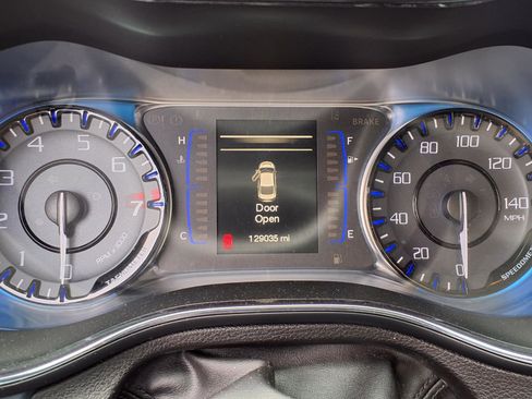 Used 2015 Chrysler 200 S FWD image 17