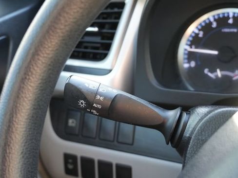 Used 2017 Toyota Highlander LE FWD image 26
