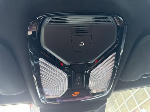 Used 2023 BMW X7 M60i image 31